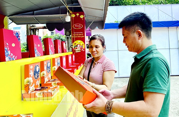 thiết kế hộp bánh trung thu với doanh nghiệp